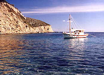 Frieder&iacute;ki at anchor in &Oacute;rmos Kef&aacute;li