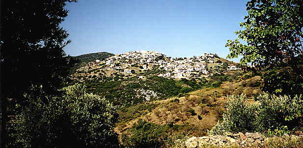 Old Al&oacute;nisos seen from K&aacute;to Chor&aacute;fi