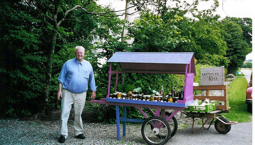 farm-stand.jpg (110318 bytes)