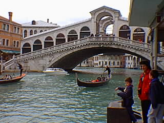 bridge.JPG (24455 bytes)