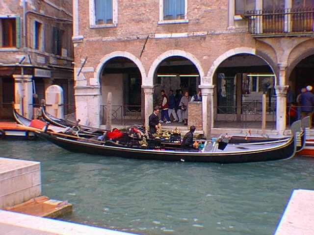 gondola.JPG (54602 bytes)
