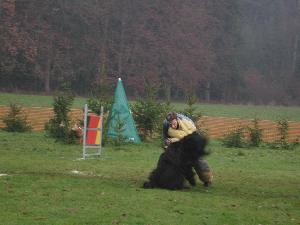 Mondioring: der schwarze Wollkn�uel ist ganz sch�n schwer!!