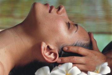 Griff Polarity Massage im Nacken