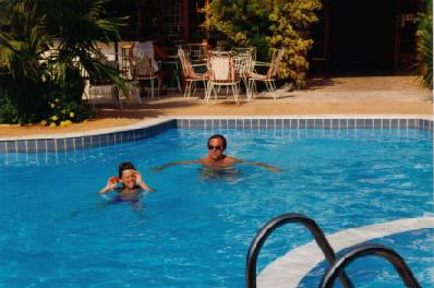 Restaurant with pool in Tolon - nice crew there!