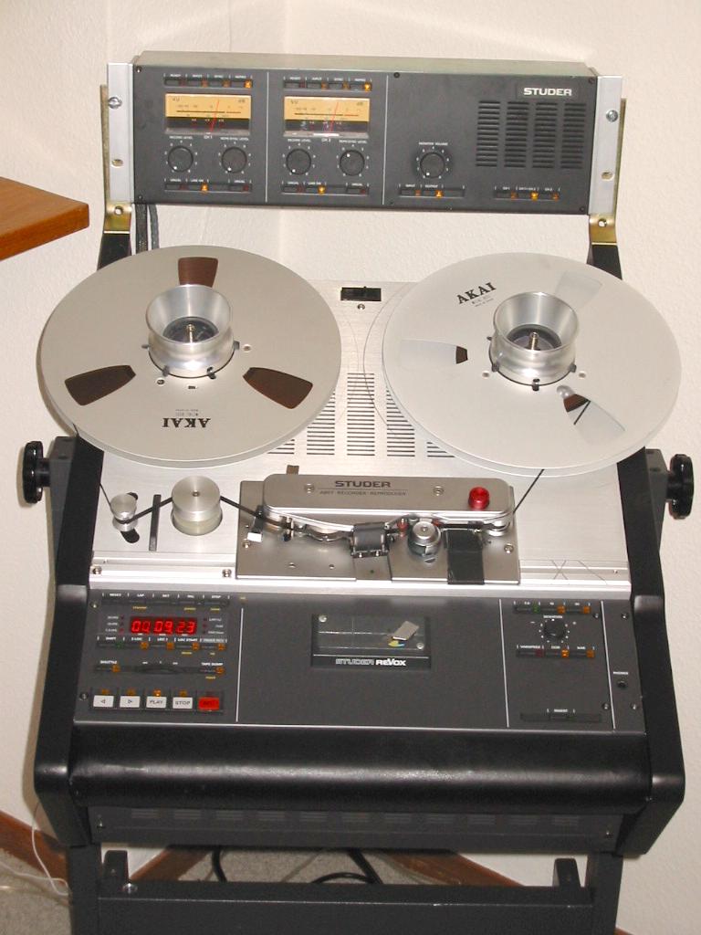 Studer A 807 Bandmaschine.JPG (92144 Byte)