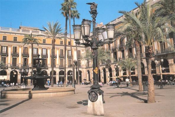 Plaa Reial (links der Ramblas Richtung Kolumbus)