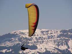 Another paraglider, pretty close