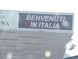"Welcome to Italy" sign