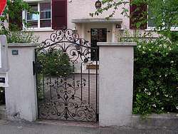 Entrance to cousin Doro's 