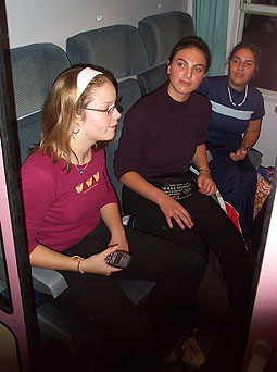 Natasha,Ganimete,Daniela im Zug