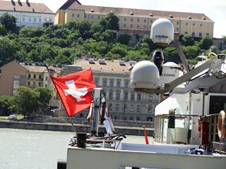 Budapest: Schiff auf der Donau