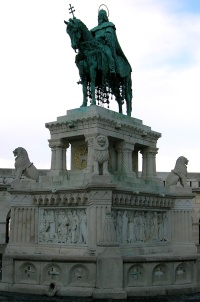 Budapest, Fischerbastei, Reiterstatue von Knig Stephan I
