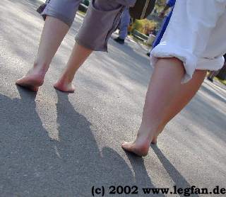 here the first ladys in Basel who goes with out their shoes...