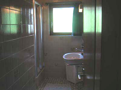 Badezimmer mit Dusche/WC