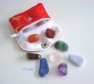 Mini pochette de voyage avec 8 petits cristaux pour les Chakras