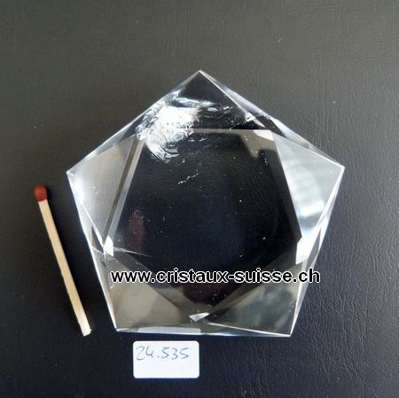 pentagramme en cristal de roche, hauteur 6,5 cm, largeur 7 cm, paisseur 1,9 cm.  Pice unique