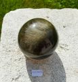 Boule en obsidienne dore, diamtre 6,2 cm, 295 grammes, qualit A. Pice unique