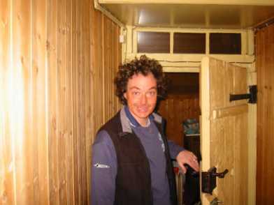 137-3766_IMG.JPG (27037 Byte)