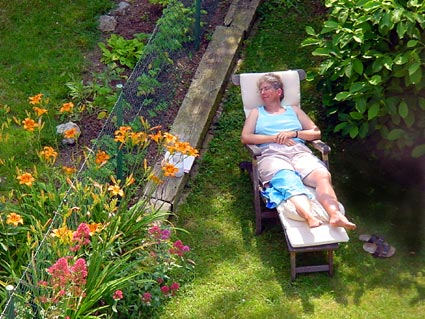 Nach getaner Arbeit, lesen und/oder ein Nickerchen machen. Nur bleibt daf�r wenig Zeit !