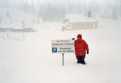 Tina auf dem Weg zu Bratch&auml;s und Kafi-fertig